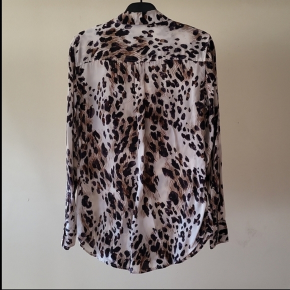 Equipment Signature Slim 100% Silk Blouse in Animal Print - Picture 5 of 8